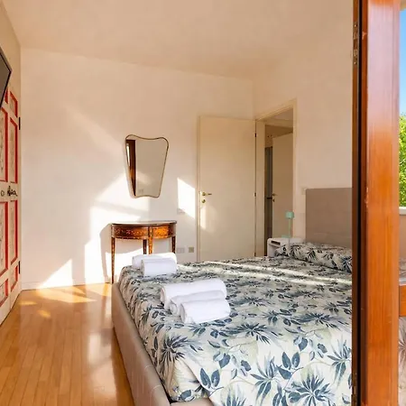 Gelso Balcony - 2 Bedrooms * 贝拉里亚-伊贾马里纳